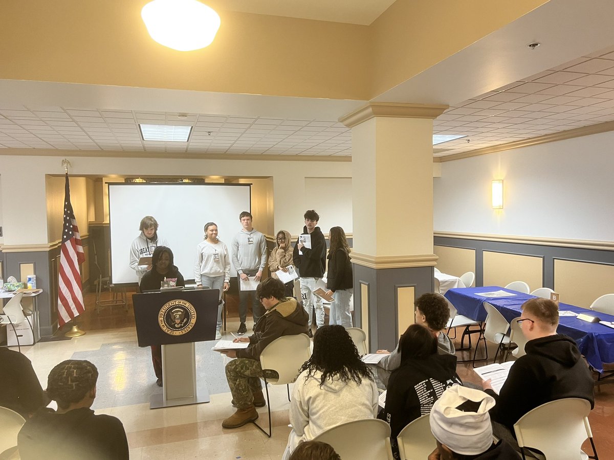 ISDSocStudies's tweet photo. These great thinkers from @ChrismanBears tackled the 1950 invasion of South Korea @TheWHDC today. Here are your future leaders in action! https://t.co/qtKW0NfN1U