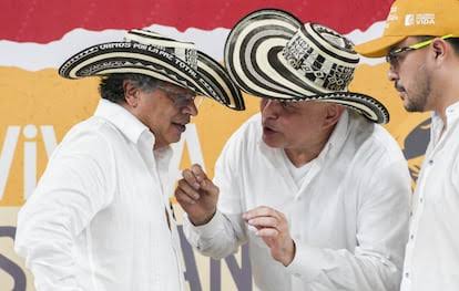 Se le acaba de caer un ídolo a la izquierda.