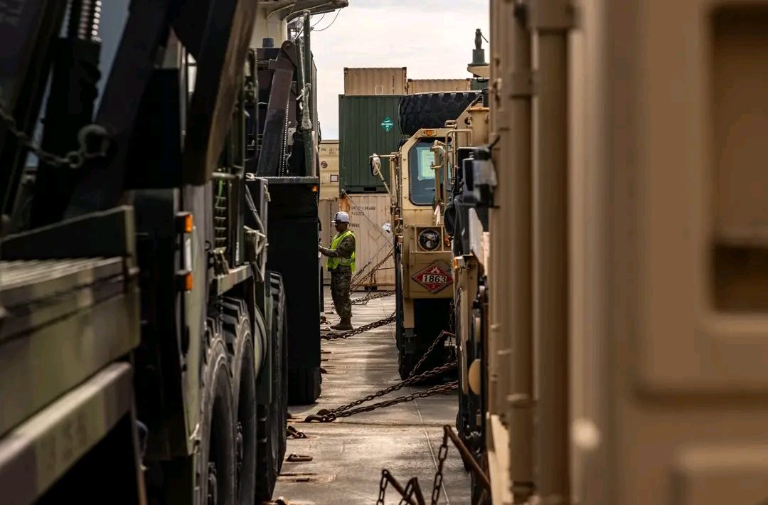 chandlermoore_c's tweet image. 