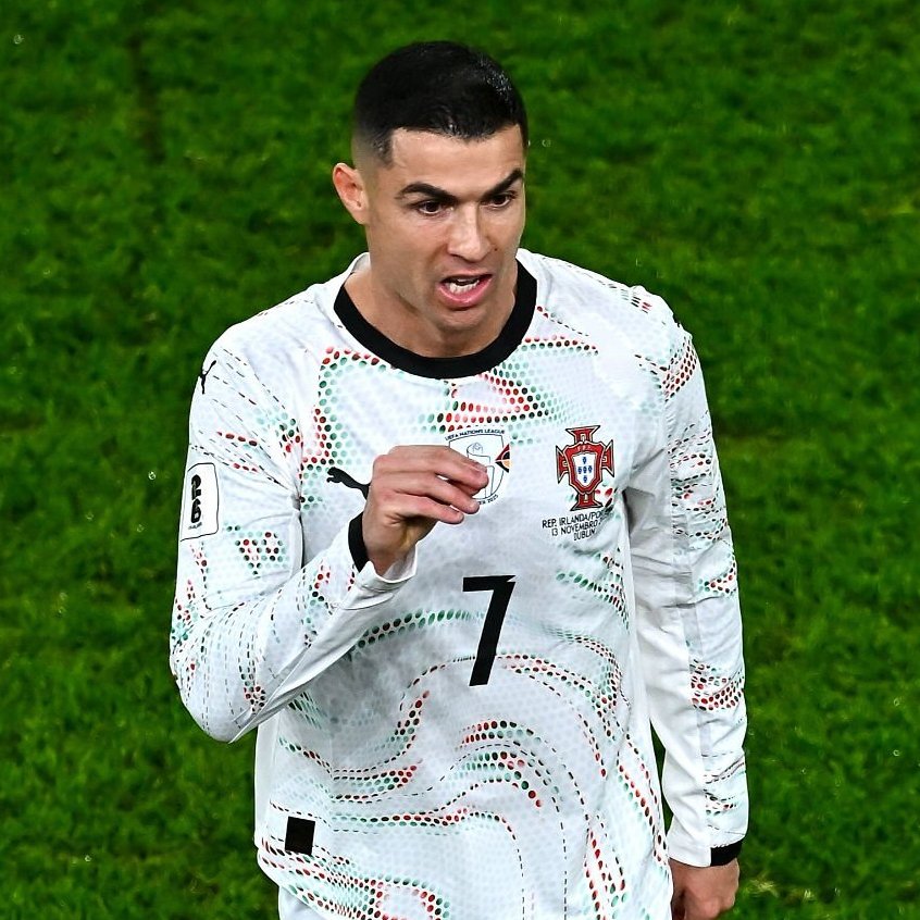 centregoals's tweet photo. 62nd-ranked Ireland beat Portugal 2-0 and delay their 2026 World Cup qualification 🇮🇪💥

Troy Parrott the hero of the night with a brace! https://t.co/uRMY8tXcR4