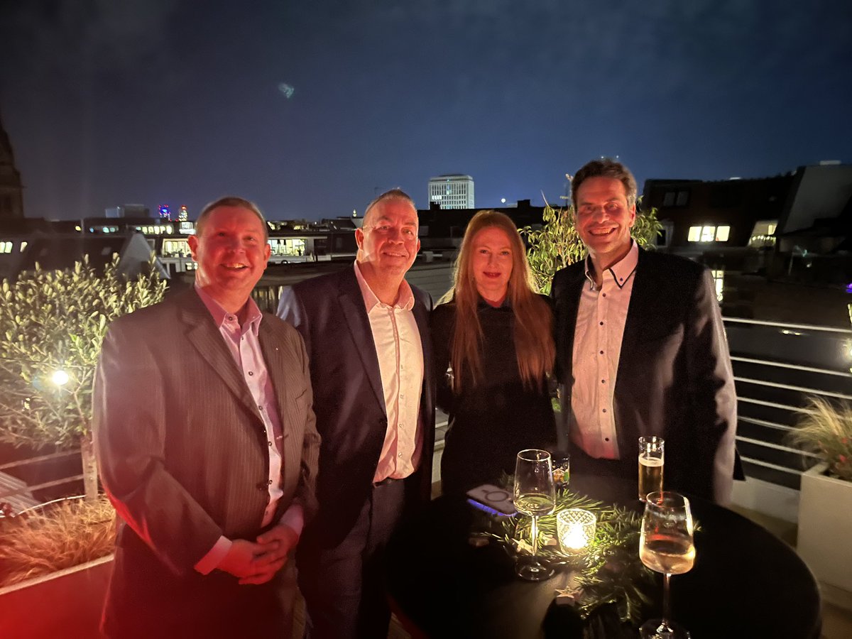 Networking auf der Dachterrasse von #dje in #Köln