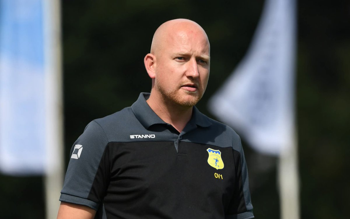 𝐯𝐯 𝐝'𝐎𝐥𝐝𝐞𝐕𝐞𝐬𝐭𝐞 '𝟓𝟒 𝐞𝐧 𝐒𝐭𝐞𝐯𝐞𝐧 𝐖𝐮𝐞𝐬𝐭𝐞𝐧𝐞𝐧𝐤  𝐯𝐞𝐫𝐥𝐞𝐧𝐠𝐞𝐧 
Steven Wuestenenk zal ook volgend seizoen hoofdtrainer zijn bij 4e divisionist d’Olde Veste ‘54. Olde Veste en de trainer hebben daarover een akkoord bereikt 💙💛oldeveste.com/nieuws/vv-dold…