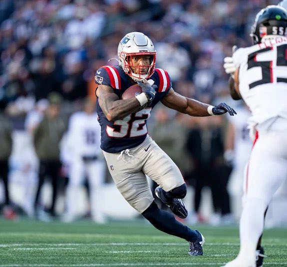 FREE WEEK OF VIP to ANYONE AND EVERYONE who CLICKS⬇️

3 Plays tonight for Clients trying to bounce off a rough loss.

NBA, NHL, and Thursday Night Football action!