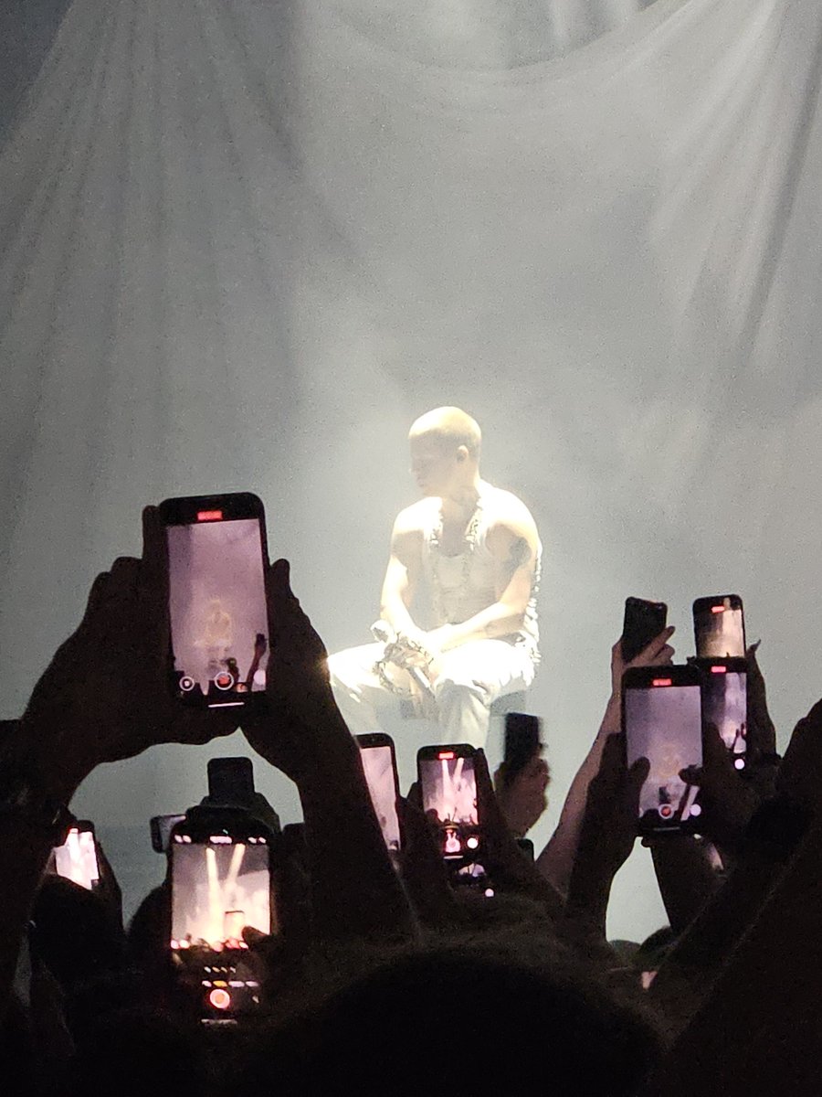 siedzi se gosciu jak cuck beka w huj wsm