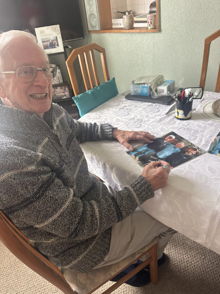 Mop Top Tours tweet media