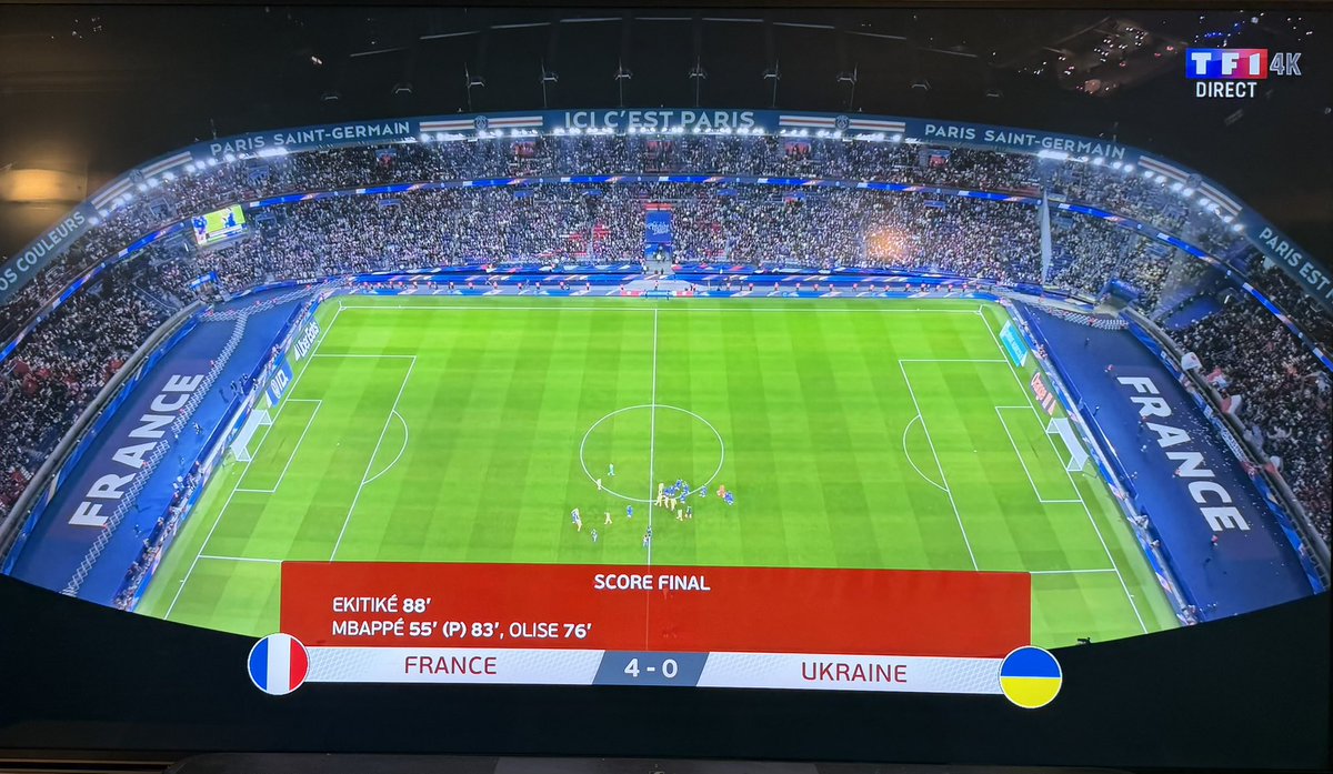 La soirée du #13Novembre2015 avait commencé par un match de la France et s’était achevée dans l’horreur. Dix ans plus tard, elle se termine dans la joie d’une victoire des bleus et d’une qualif en Coupe du monde. C’est aussi ça, vaincre le terrorisme : vivre. #FluctuatNecMergitur