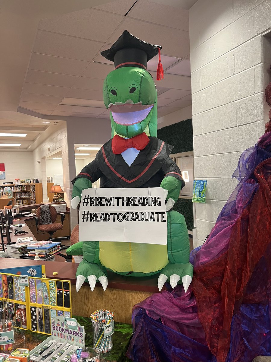 Great morning at Lakewood Elementary! Grateful for the warm welcome, the strong leadership, and the joyful learning happening in every classroom. Our students are rising, our teachers are shining, parents are supportive, and #RiseWithReading is alive and well. Proud of this