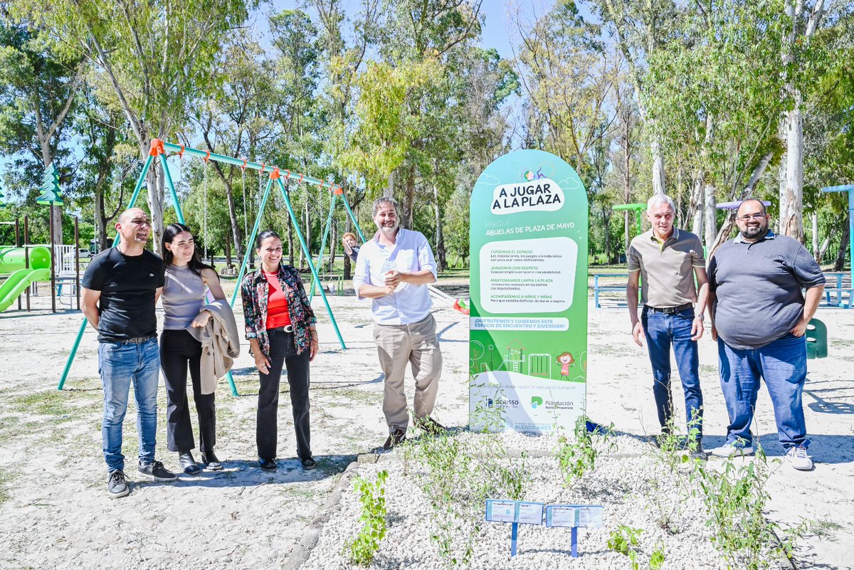 ✍️ Hoy en Berisso firmamos un convenio para realizar un playón deportivo que permitirá fortalecer las actividades recreativas de las y los vecinos de la comunidad.

👷‍♂️🛠 Las obras serán llevadas adelante por una cooperativa integrada por personas con discapacidad auditiva.