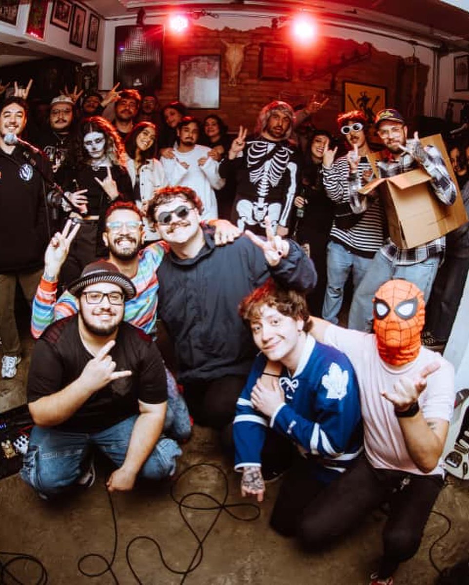 QuartEMO's tweet image. Estamos chegando na 16ª edição do Taking Sad, nosso evento que acontece em São Paulo reunindo bandas pra shows mais intimistas em uma pegada HAPPY HOUR no Fenda315.

Amanhã a gente se encontra pra mais um sextou? 🍻
 
Todas infos e últimos ingressos em: sympla.com.br/evento/taking-…