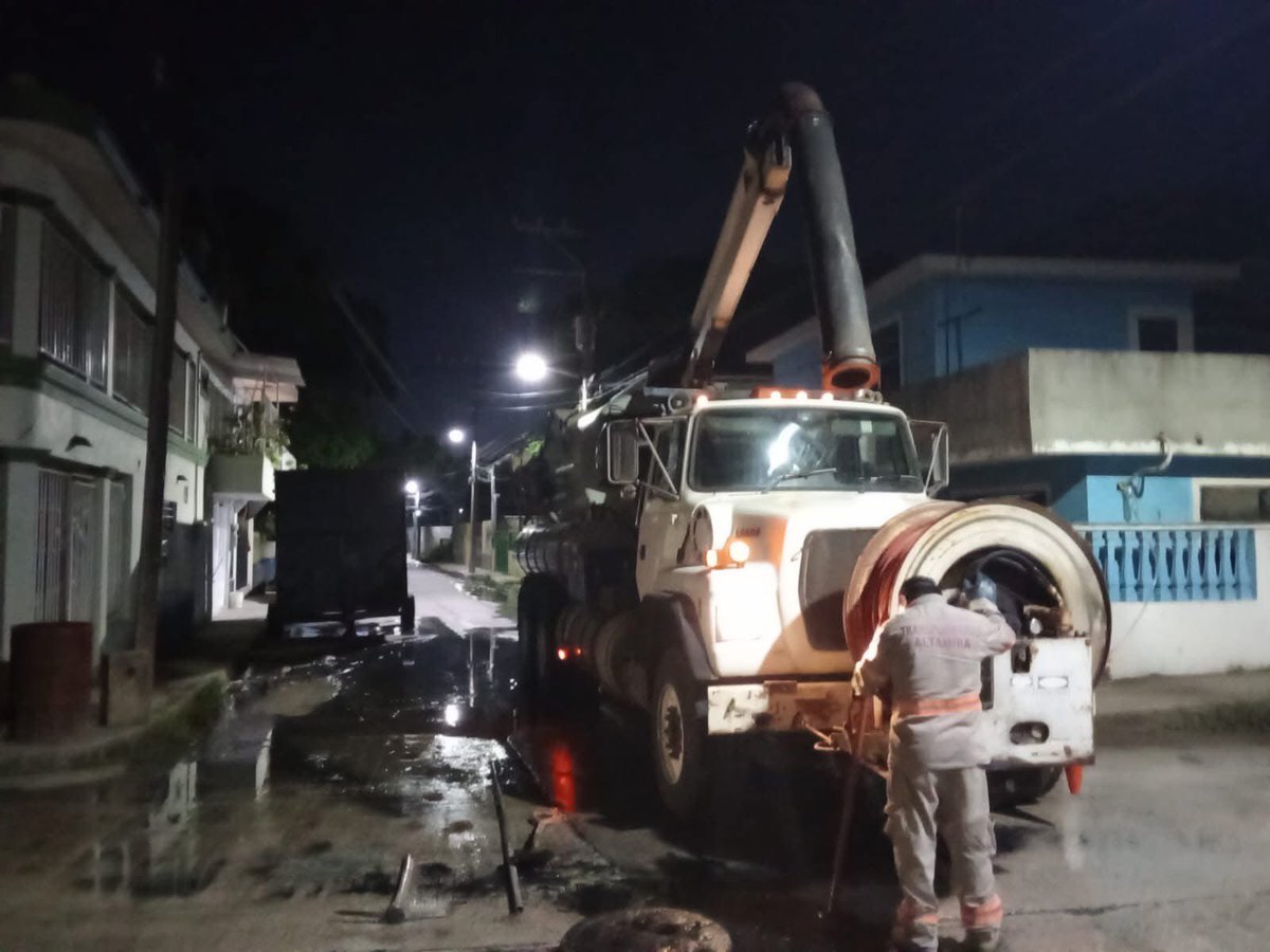 En respuesta a la solicitud de nuestros usuarios, llevamos a cabo el sondeo de línea general de drenaje en la avenida Las Flores, entre Clavel y Naranjo, de la colonia Monte Alto.

#ComapaAltamira #ComprometidosContigo