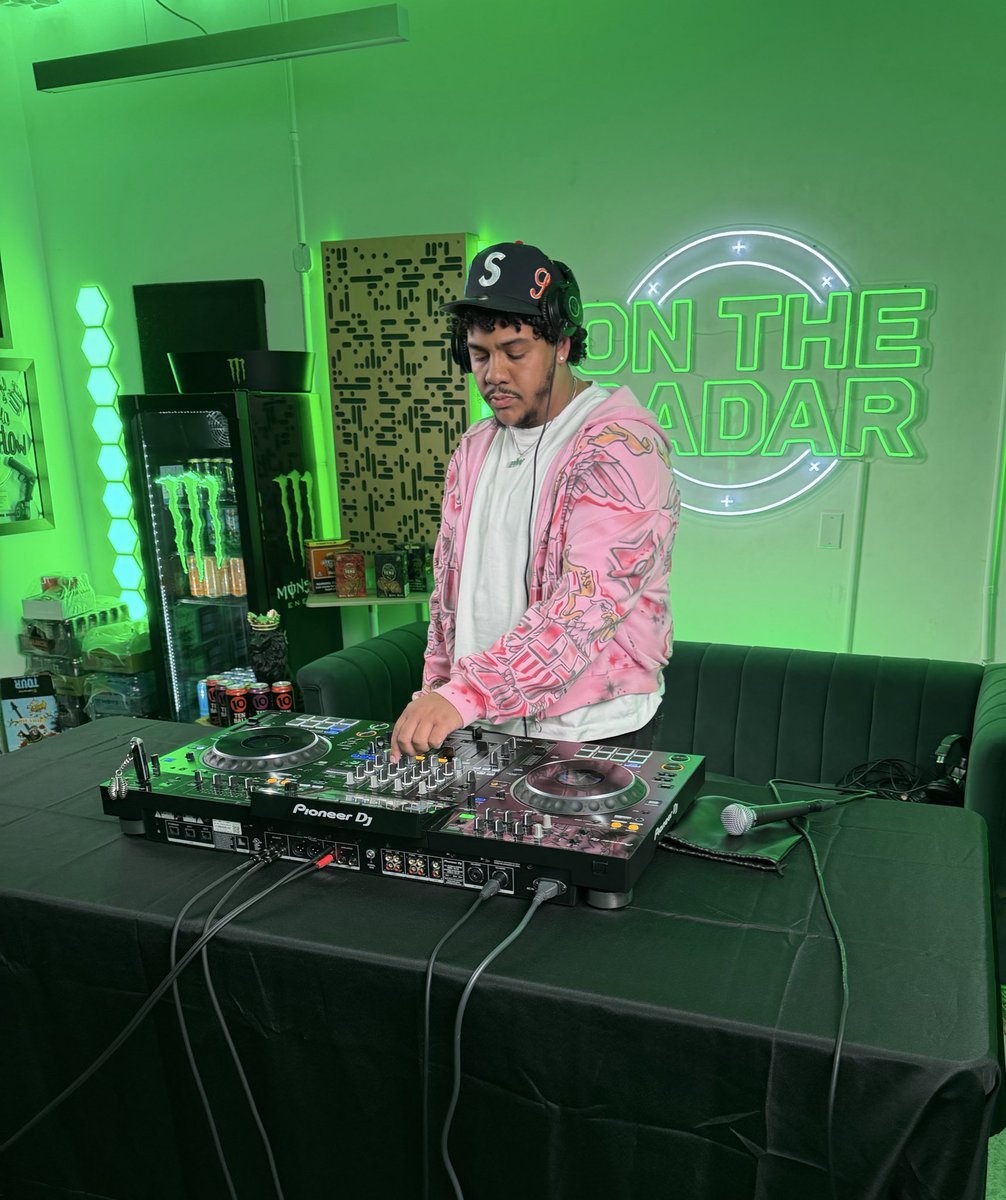 (777)-777-7777 tweet media