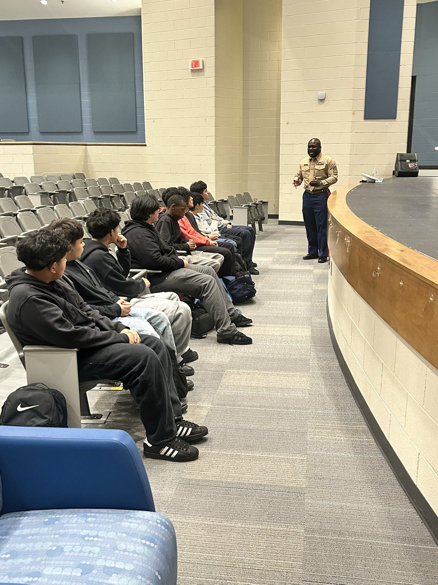 DeanYoder3's tweet image. Staff Sgt. White from the Marine Corps spoke to our Askew’s Raiders today! Our Raiders learned the full pathway to military service after graduation — from enlistment to training to life as a Marine. Powerful lessons for our future leaders! 
@PearsonMiddle @CobbSchools