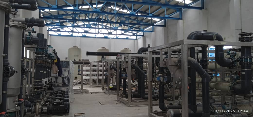 Chequea comisión permanente de la <a href="/AsambleaCuba/">Asamblea Nacional Cuba</a> la inversión de la Planta Desalinizadora Cayo Coco, junto al Delegado del #INRHCuba y directivos del sistema en el territorio. #LatirAvileño #SinPerderUnDía