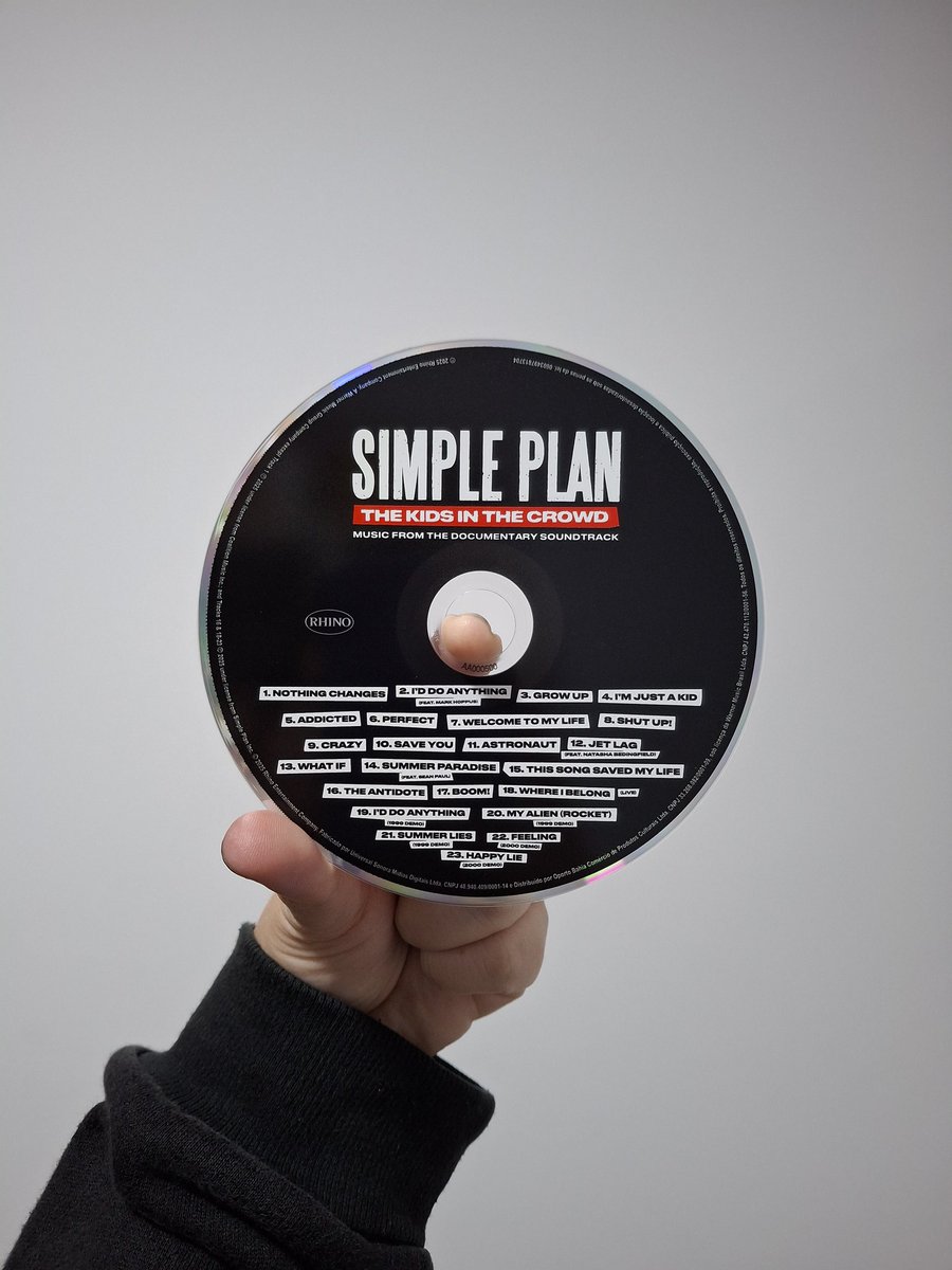 _SimplePlanBR's tweet photo. PERFEIÇÃO! A nossa equipe já adquiriu o CD da trilha sonora do @simpleplan "The Kids in the Crowd" e você? 🥹

Corre lá na loja oficial da banda no Brasil e garanta já o seu também: https://t.co/sBj3753Cqy 🔥 https://t.co/wHSHpElf9R