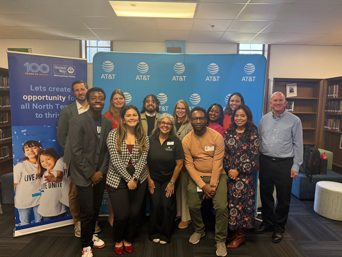 🌟Jonathan Feinstein, Texas State Director from Ed Trust in Texas joined a college access briefing at Skyline High School in Dallas this week during a laptop distribution event! 💻
Thank you to @unitedwaydallas for letting us be a part of this event! 

#EdTrust #EdTrustTX #Dallas