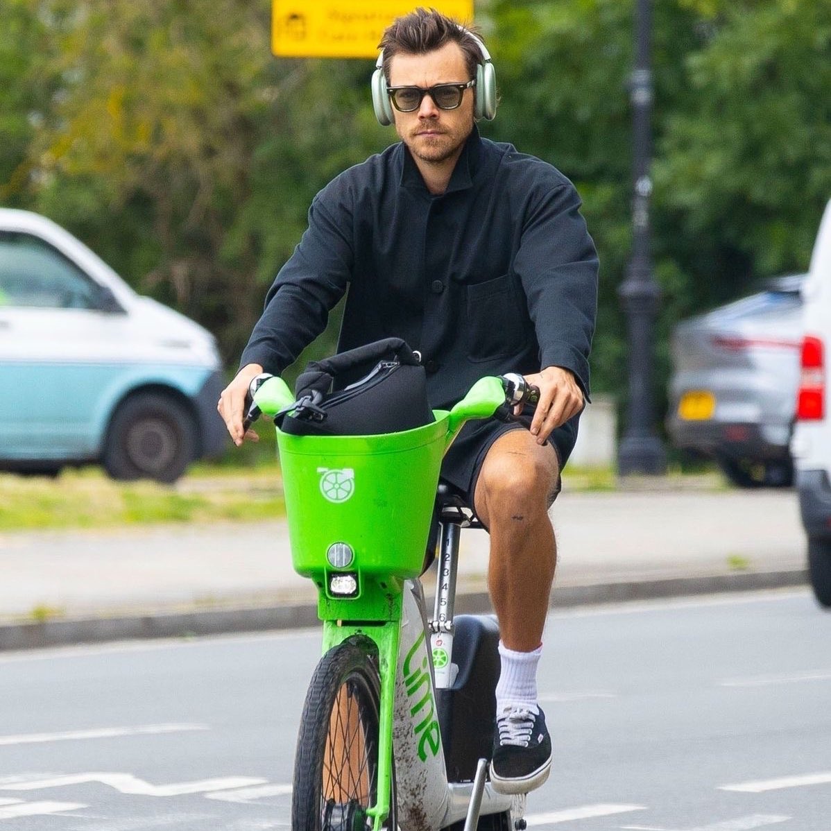 hsgaaay's tweet image. I WAS JUST KIDDING EVERY TIME I COMPLAINED ABOUT YOU AND YOUR LIME BIKE. PLEASE COME BACK. 😭😭😭😭