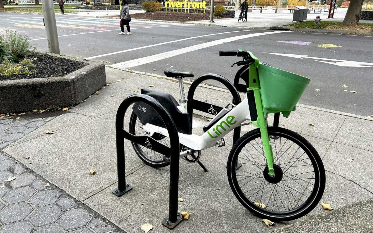 NukeyRealty's tweet image. ❄️ The City of Spokane’s WheelShare program continues — with scooters &amp;amp; bikes available when conditions allow.

To keep everyone safe, Lime will remove devices before snow or ice and return them once it’s safe to ride again. 👍

👉 ow.ly/kX4c50XoNW2

#SpokaneWA