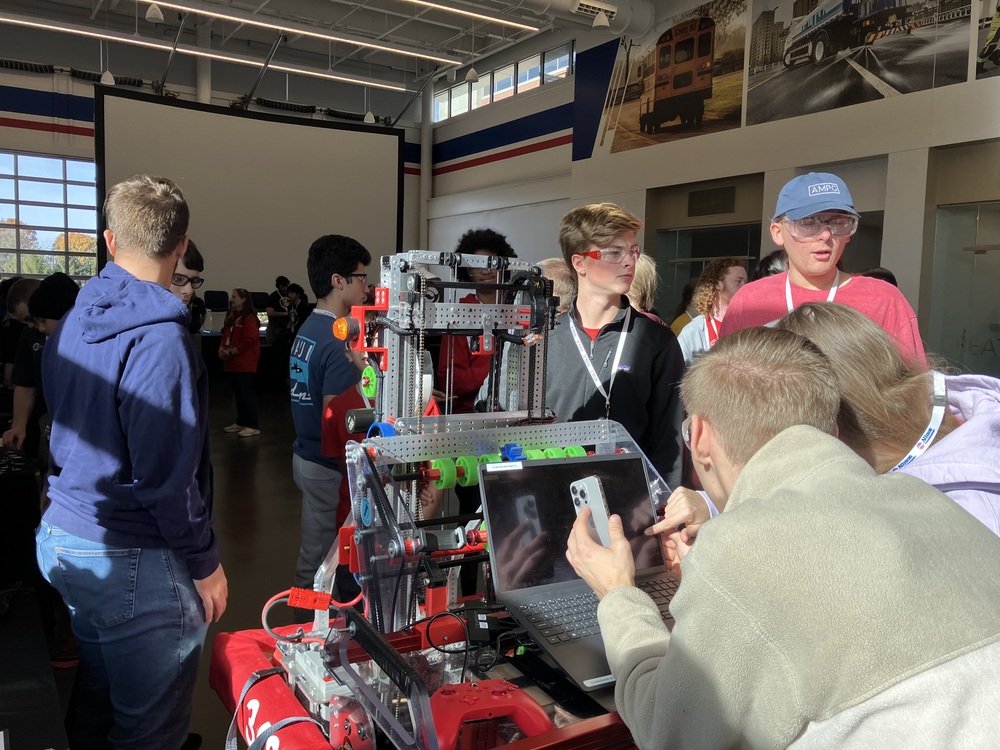 Red Pride Robotics Joins Allison STEM Day plainfield.k12.in.us/o/plainfield-h…