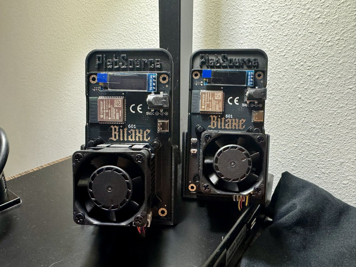 Defi_Django's tweet image. Picked up a couple of Bitaxes from @PlebSource at @MiningDisrupt 

Pretty sweet little machines, Can’t wait to plug them in and start solo mining. I’ve got a feeling this is only the beginning… these new micro-miners are addicting! Which one should I grab next?”