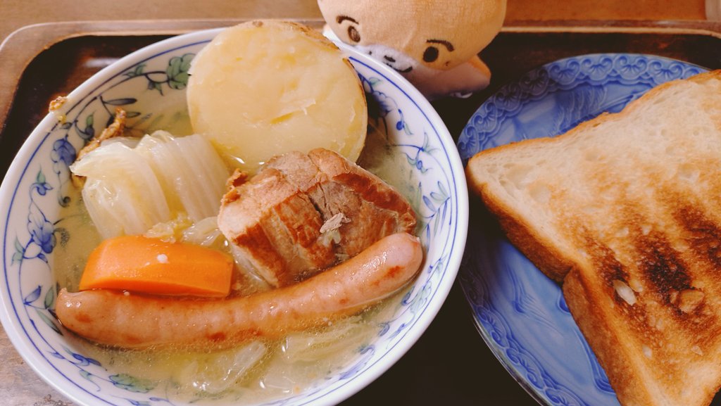 babbeliaag's tweet photo. ガクくん、アクターの皆様おはようございます！
季節の変わり目ちょっときつめの風邪をひいてしまったので体を温めるためにも今期一回目のポトフです
皮付きの芋がごろっとしてるのが好きなのでそれもしました～
これたべて体はよなおします！

#おはガク
#ガク食オープンキャンパス https://t.co/bnK3lf3BDA