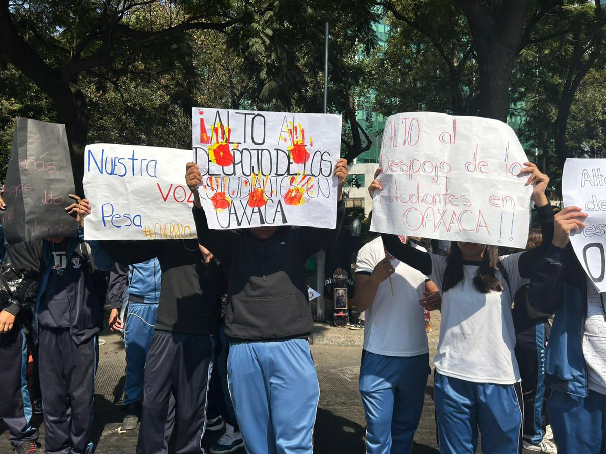 La FNERRR no está sola. Todo México escucha y se solidariza. #4TOaxacaIgnoraEstudiantes

¿Hasta cuándo la violencia contra estudiantes?