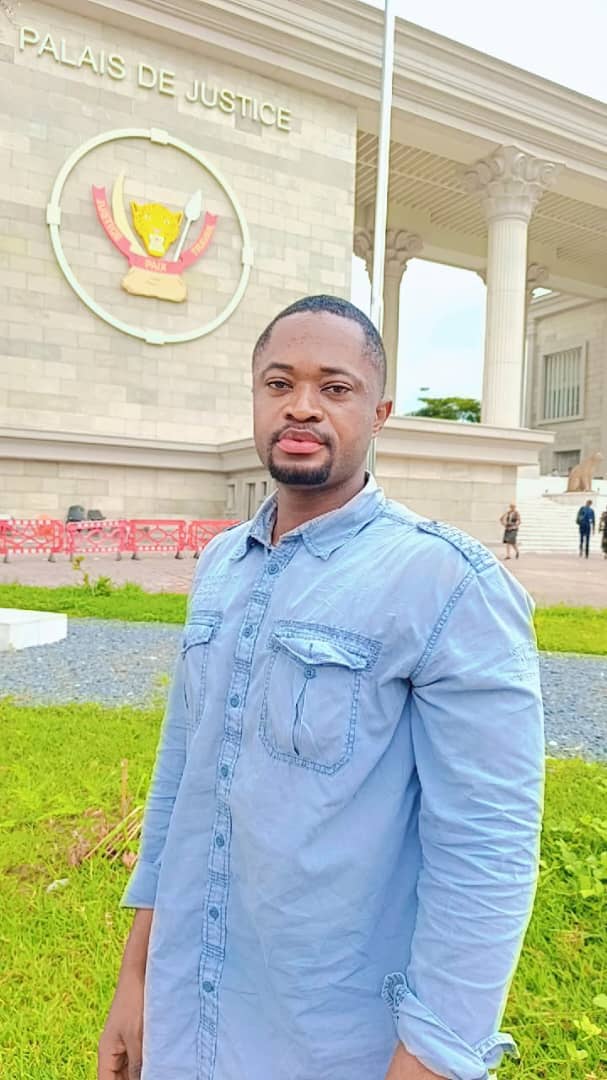 LegrandPanzu's tweet photo. Rassemblement pour l'orientation de nouveau jeunes majeurs congolais en sigle *RONJEMAC ASBL. Qui adresse ses sincères félicitations à l'honorable Ngoy Kasanji, en s'adressant au peuple congolais.

Message au peuple congolais.

Chères Congolaises, chers Congolais,

C’est avec fierté et reconnaissance que nous saluons le parcours exceptionnel de l’Honorable *Ngoyi Kasanji Alphonse*, digne fils du pays, dont l’engagement constant au service de la République et de l’Afrique a une fois de plus été couronné.

Son élévation au poste de *Vice-Président du Caucus des Députés Panafricains de l’Afrique Centrale* au sein du *Parlement Panafricain* n’est pas seulement un honneur personnel, c’est une victoire pour la RDC, une preuve que notre nation peut faire rayonner son leadership sur la scène continentale.

À travers son expérience, sa vision panafricaine et sa capacité à dialoguer au-delà des clivages, l’Honorable Ngoyi Kasanji incarne l’image d’une Afrique forte, solidaire et tournée vers l’avenir. Que son exemple inspire la jeunesse congolaise à croire en ses rêves et à œuvrer pour l’intérêt général.

Félicitations à lui, et plein succès dans ses nouvelles fonctions. Ensemble, continuons à faire entendre la voix du Congo parmi les nations.

Vive le Congo uni et fort,  
Vive l’Afrique qui avance.