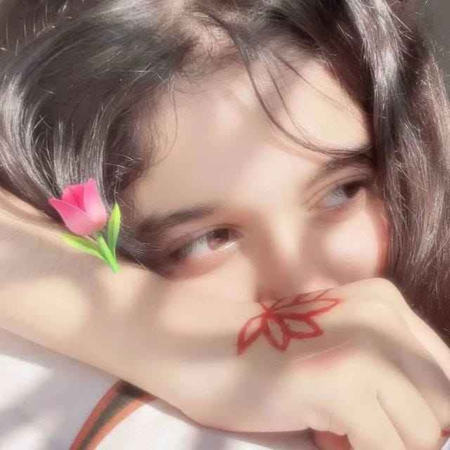 *जब खामोश आँखों से बात होती है*,
*ऐसे ही मोहब्बत की शुरुआत होती है*..!
*तुम्हारे ही ख्यालों में खोये रहते है*,
*पता नहीं कब दिन कब रात होती है*..!!
<a href="/Sameem786/">SAMEEM SAHRAVT</a>