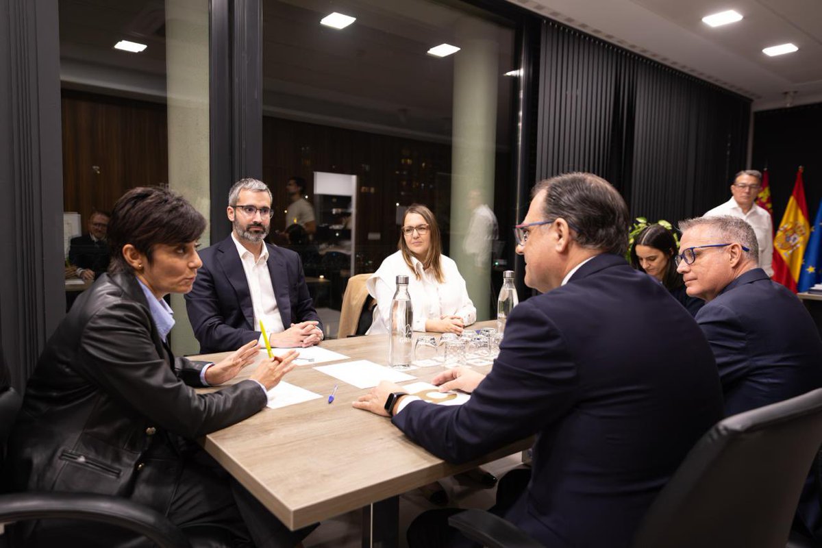 Reunión de trabajo con la ministra <a href="/isabelrguez/">Isabel Rodríguez García</a>, <a href="/FRECOMMURCIA/">FRECOM</a> y <a href="/apirmmurcia/">Promotores Murcia</a> sobre la situación de la vivienda en la Región.

Seguimos trabajando, con rigor y voluntad de acuerdo, para ofrecer más viviendas a un precio asequible.