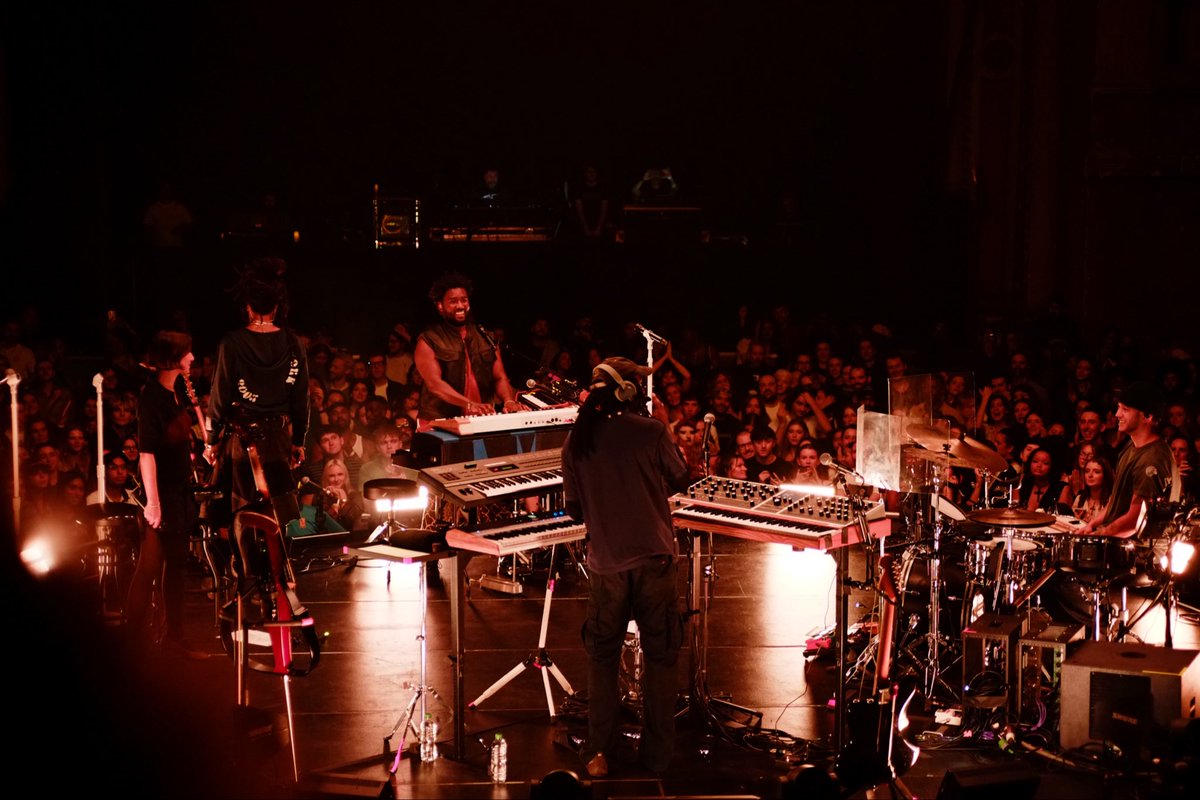 ondarkclouds's tweet image. blood orange live at the alexandra palace on 7th November 2025
thank you,  dev

shot on Fuji X-E1 using TTartisan 50mm f/1.2 
07-Nov 25

#BloodOrange #DevHynes #AllyPally #fujifilm #TTartisan #50mm