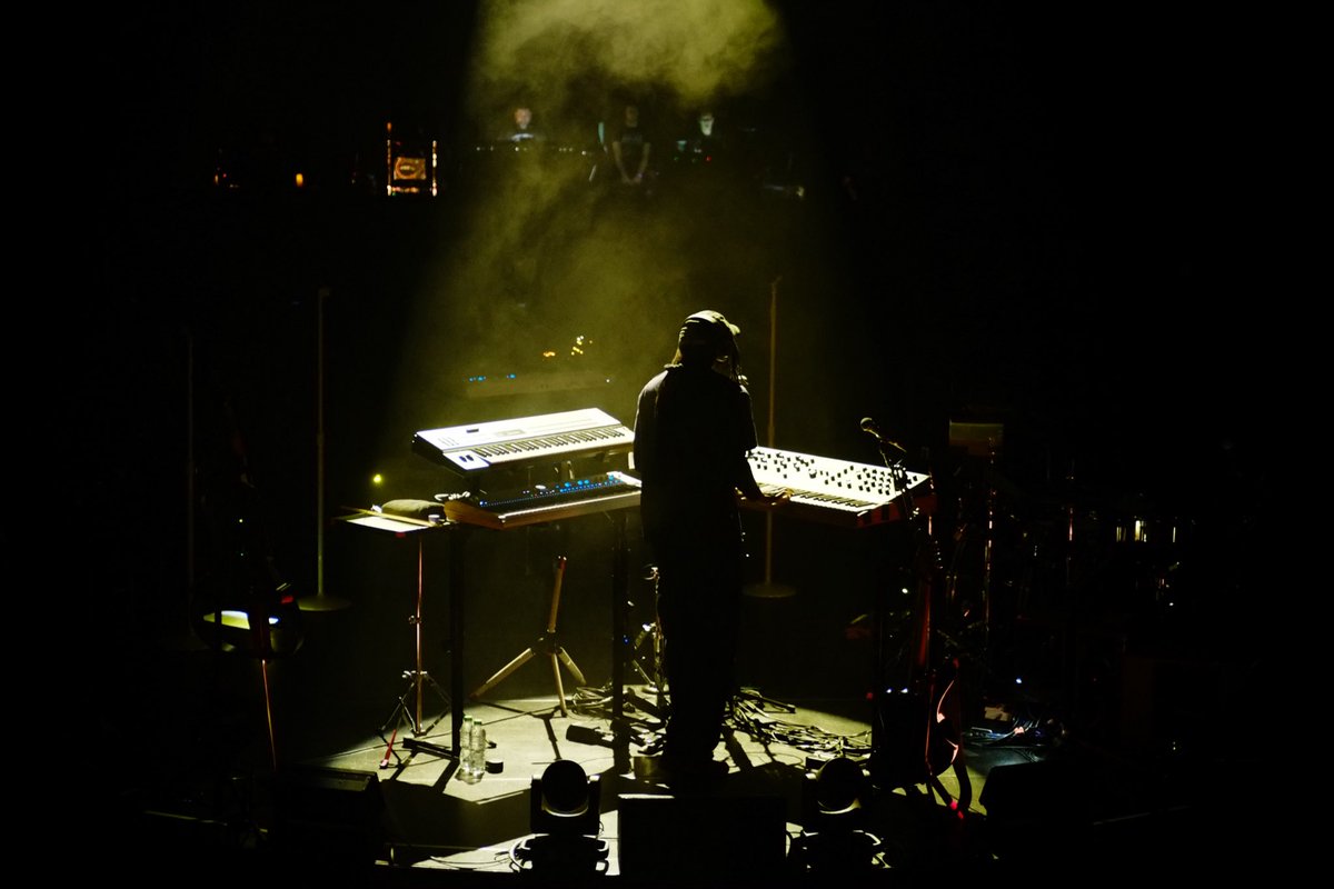 ondarkclouds's tweet image. blood orange live at the alexandra palace on 7th November 2025
thank you,  dev

shot on Fuji X-E1 using TTartisan 50mm f/1.2 
07-Nov 25

#BloodOrange #DevHynes #AllyPally #fujifilm #TTartisan #50mm