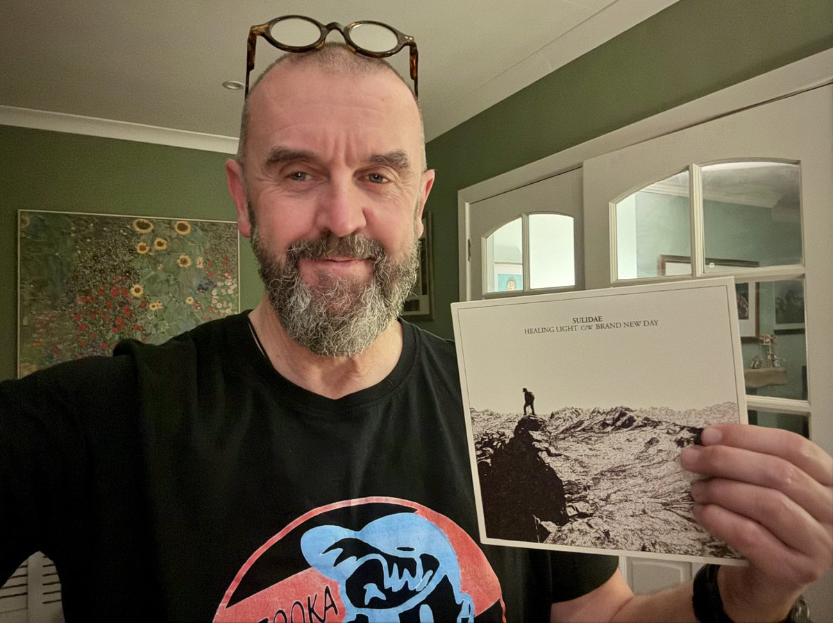 TravisDurden's tweet photo. Healing Light c/w Brand New Day is released tomorrow, with all proceeds going to Scottish Action for Mental Health. You can buy it on my Bandcamp page and also at all my upcoming gigs.

https://t.co/mrmyaVNAgN

#grateful #music #scotlandmusicscene #mentalwellbeing #samh https://t.co/43MKt3CvGH