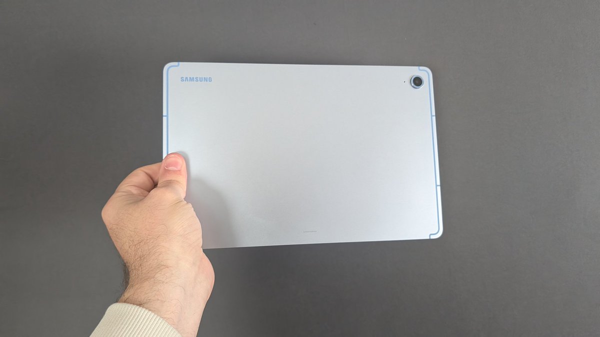 DigestAndroid's tweet image. Fire Sale 🔥 Samsung Galaxy Tab S10 FE - $280. Great condition. Comes with the stylus and original box. Only 1 scratch on the screen. Comes with tempered glass installed. Paypal f&amp;amp;f. US only
