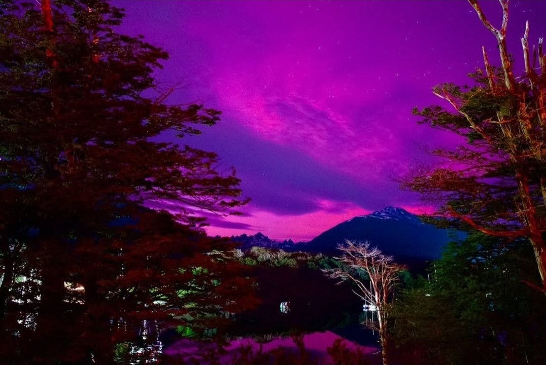 On November 12th, 2025, there was a severe Geomagnetic Storm which caused an Aurora.

Although there was no impact on communication and powerlines, the beautiful colors that appeared on the sky where simply incredible.

A very nice natural phenomena over Puerto Williams.