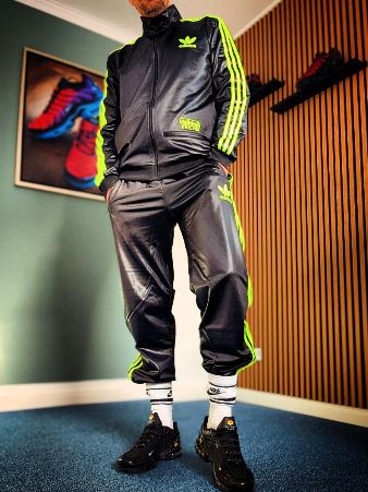 Still shiny and fresh ✨

-&gt; get my new calendar ebay.us/m/wr46Si