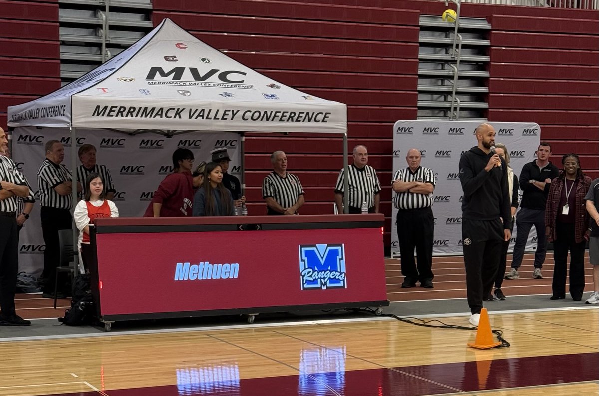 UNIFIED JAMBOREE

Awesome job by ⁦<a href="/_LHSAthletics/">Lowell Athletics</a>⁩ organizing today’s MVC Unified Basketball Jamboree!
Bonus having Derrick White in the crowd to support the kids! 🍀

⁦<a href="/JamiePote/">Jamie Pote</a>⁩ ⁦<a href="/DWillisET/">David Willis</a>⁩ ⁦<a href="/BurtTalksSports/">Bill Burt 🇺🇸</a>⁩ ⁦<a href="/MVcreature/">Hector Longo</a>⁩ ⁦<a href="/NAYouthCenter/">NA Youth Center</a>⁩