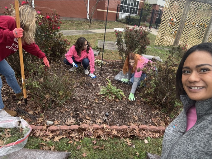 The amazing women of VNG’s Inspire resource group spent the afternoon in pink, rolling up their sleeves to weed and beautify the gardens at The Salvation Army Hampton Roads Area Command's H.O.P.E. Village. The six-month program provides a safe haven, housing and essential support