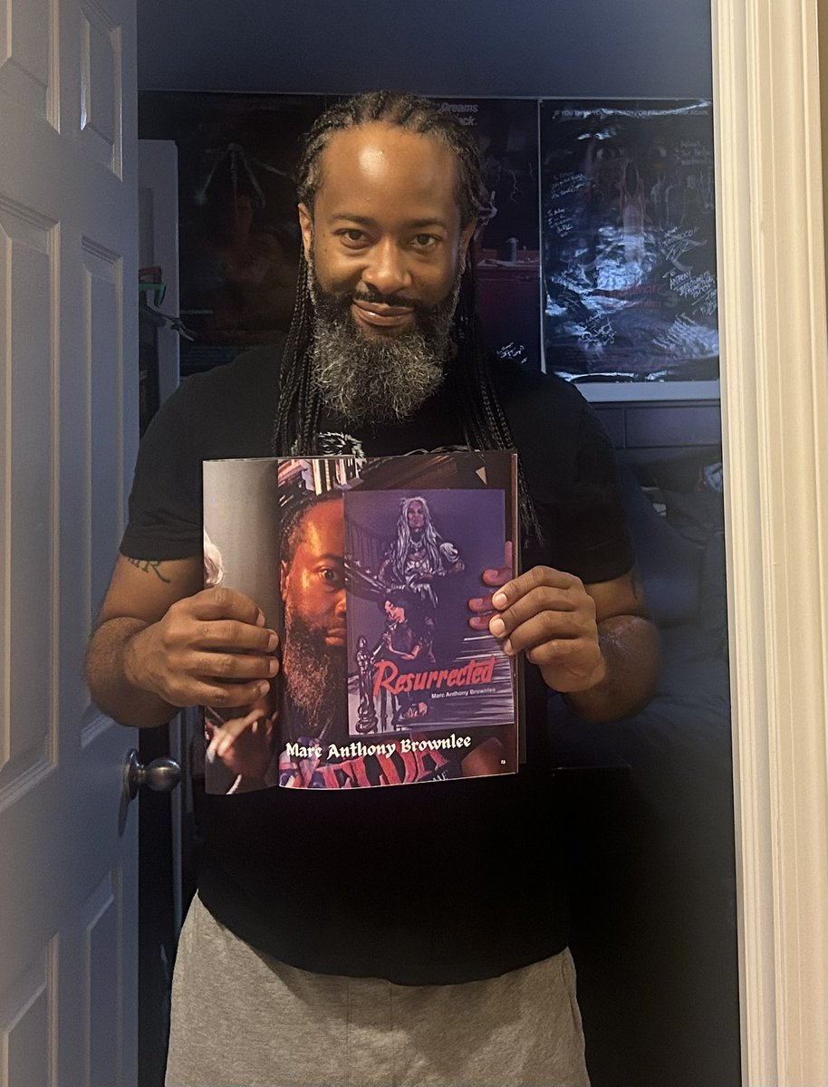 Had another short story published, it was a while ago, but I finally got the issue in Strangeland magazine, a burlesque magazine. 
#writerscommunity