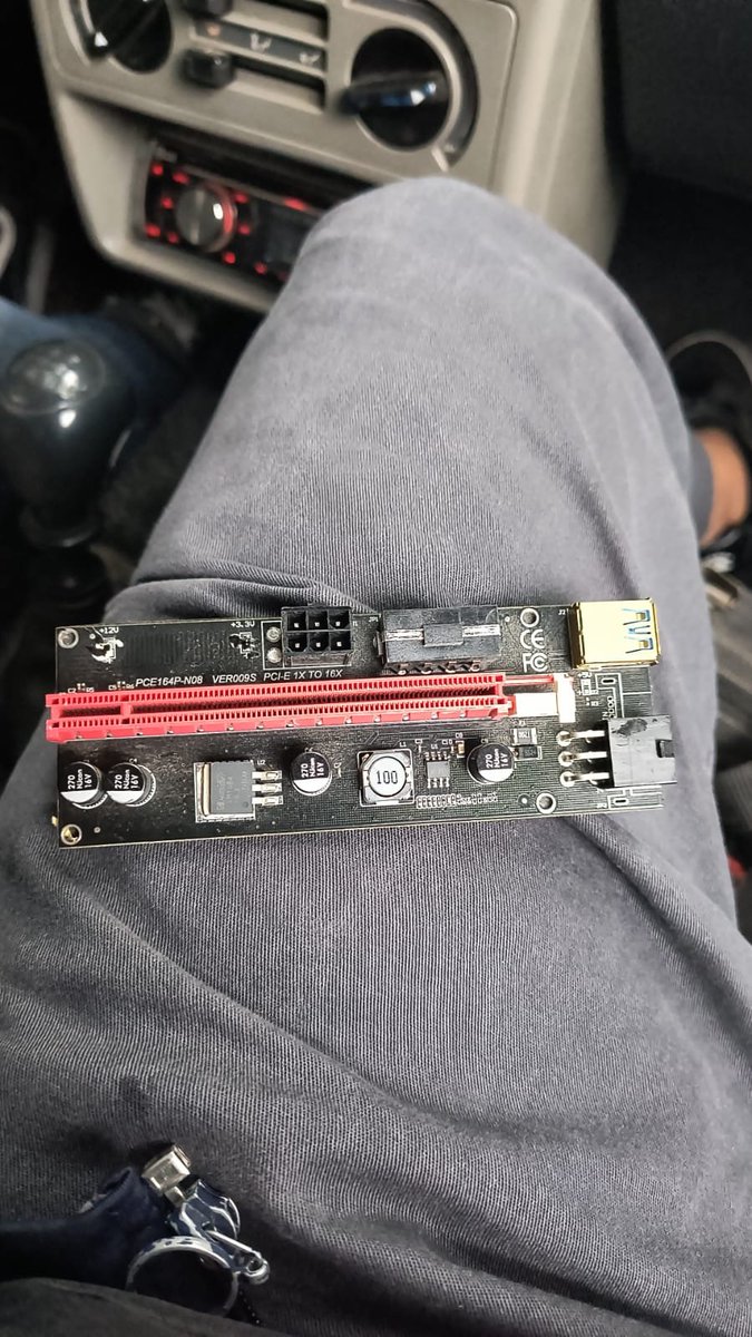 rustimak's tweet image. Frente al laburo en el container de basura me encontré una bolsa con 30 o 40 de estos