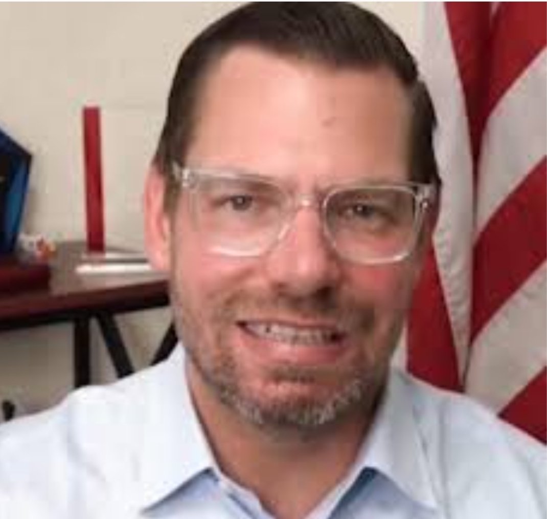 pr0ud_americans's tweet image. 🚨BREAKING: Rep. Eric Swalwell hit with federal criminal referral for alleged $1.2M D.C. mortgage fraud. Trump appointee Bill Pulte claims he falsely declared the home as primary residence to score lower rates &amp;amp; dodge taxes.