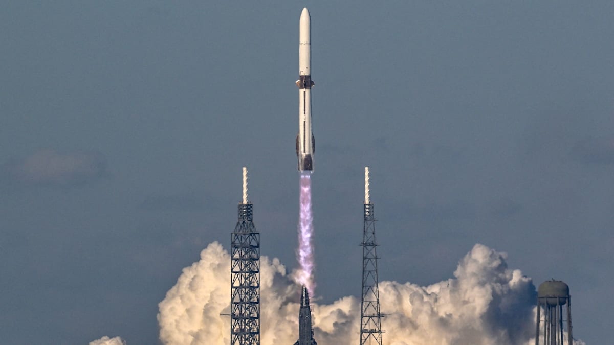 Neun Minuten nach dem Start glückt der Jeff Bezos-Rakete erstmals die Rückkehr aus dem All to.welt.de/NZiVWUb