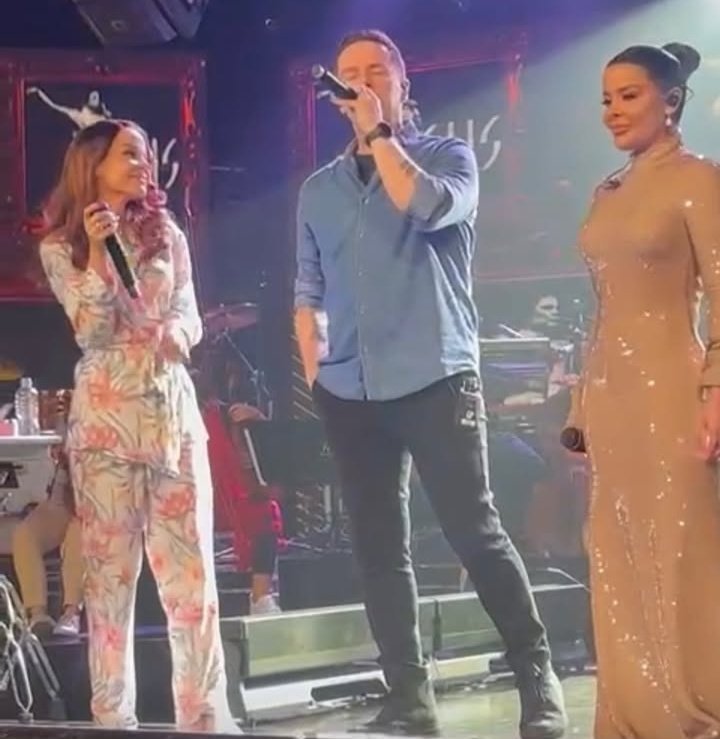 sbtnoveleiro's tweet photo. Primeira imagem do Especial com Maiara e Maraísa no SBT. Dá pra ver que provavelmente será o projeto, In Concert. 
AMEI! ❤️ https://t.co/FR0uJjzgVm