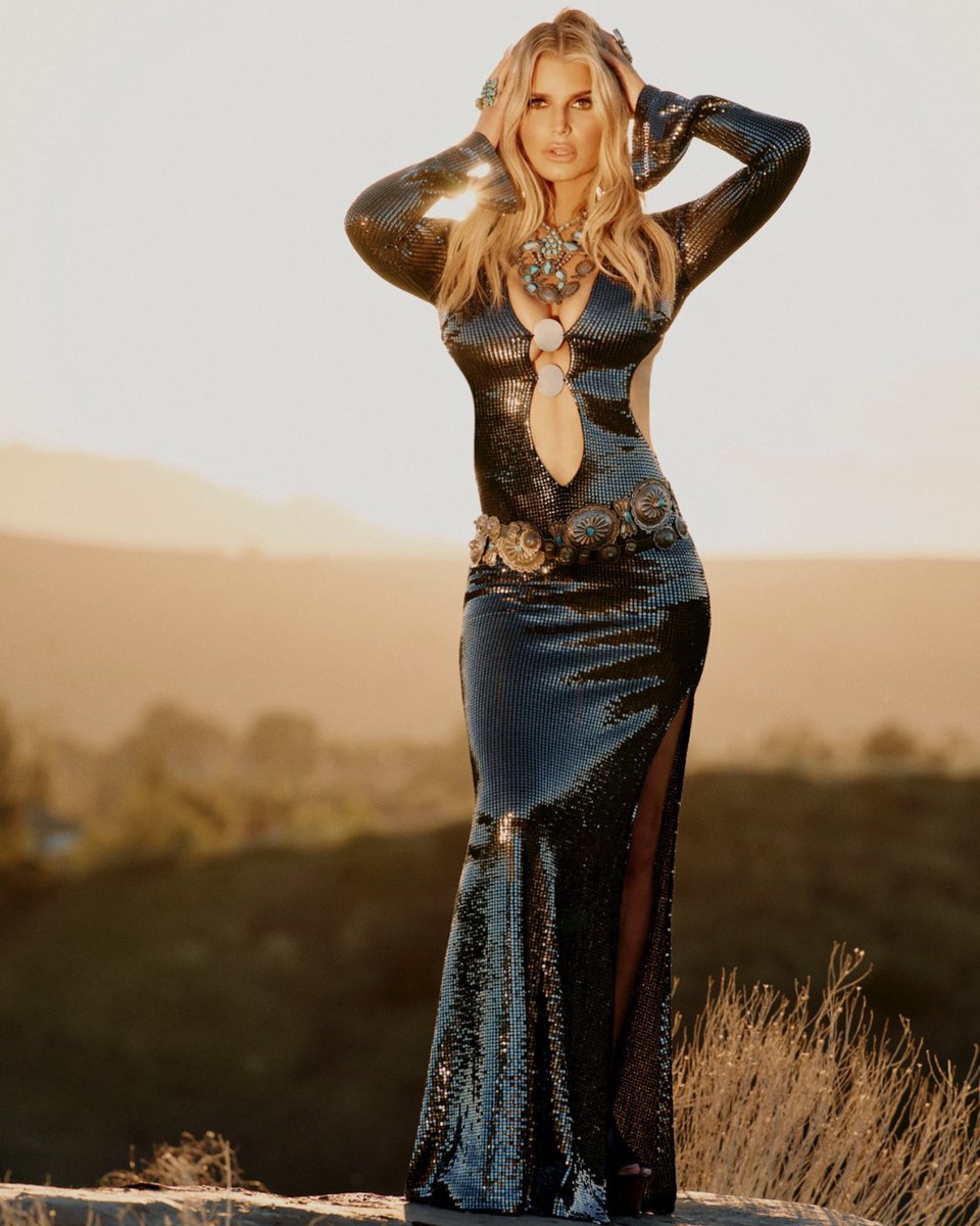 JessicaSimpson's tweet image. Hey, LA! Meet me at @jcpenney this Saturday 11/15 at the Glendale Galleria! I’ll be signing your bottles Mystic Canyon and shopping the JS @JSCollection collection in store 2:30-3:30! 🛍️✨