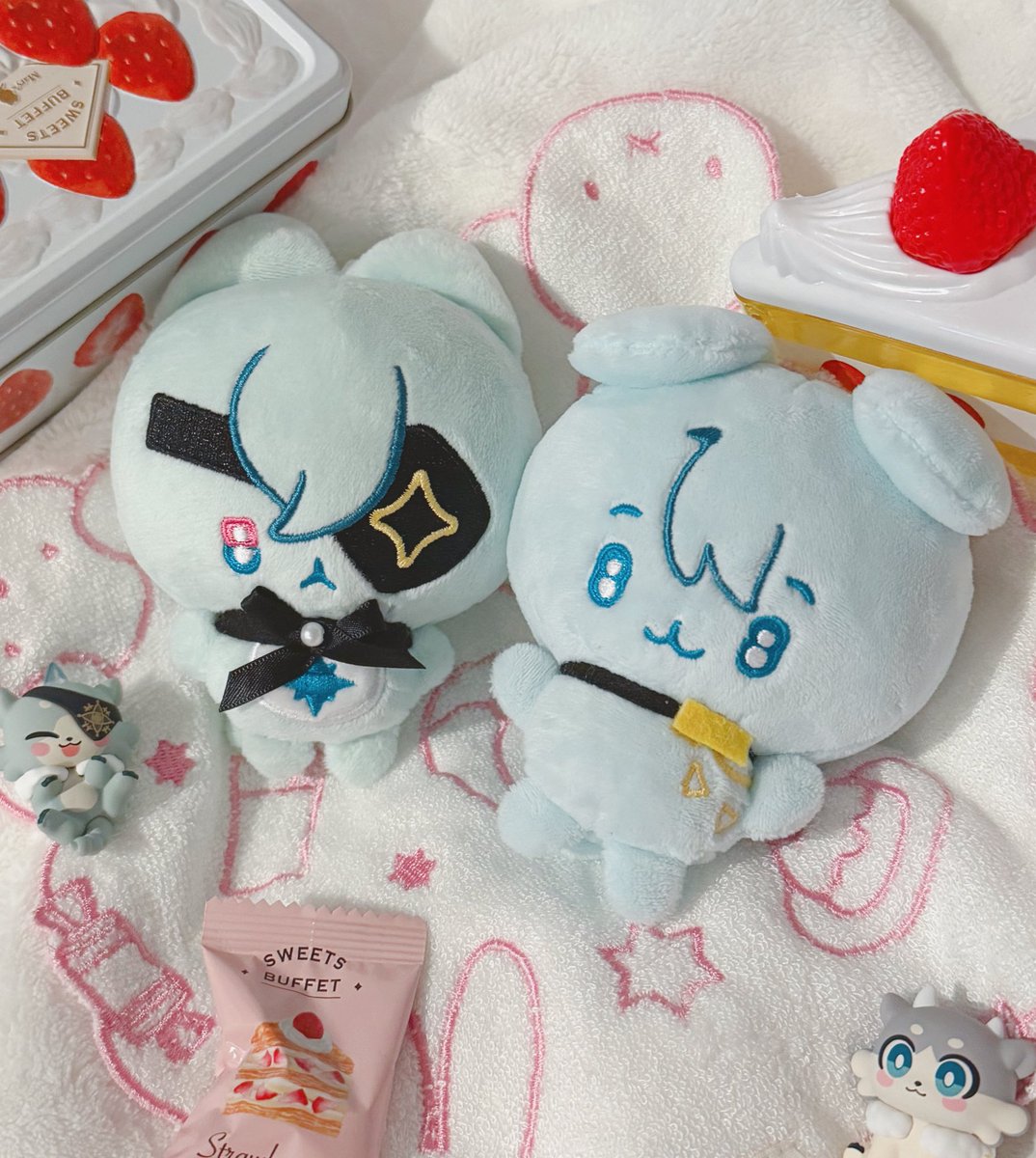There’s so much joy in me 🥹 my Anaxa and Phainon plush came out so perfectly cute 🐱🐶 💕