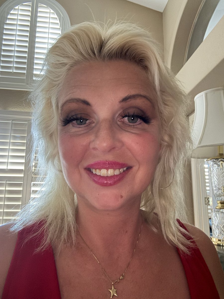 This week started with a nice note from an acting teacher I studied with every Saturday morning in high school telling me how proud she was of me. Today I am using her colored pencil technique on a script. So yeah, teachers rock. 🎸 m.imdb.com/name/nm3296134/