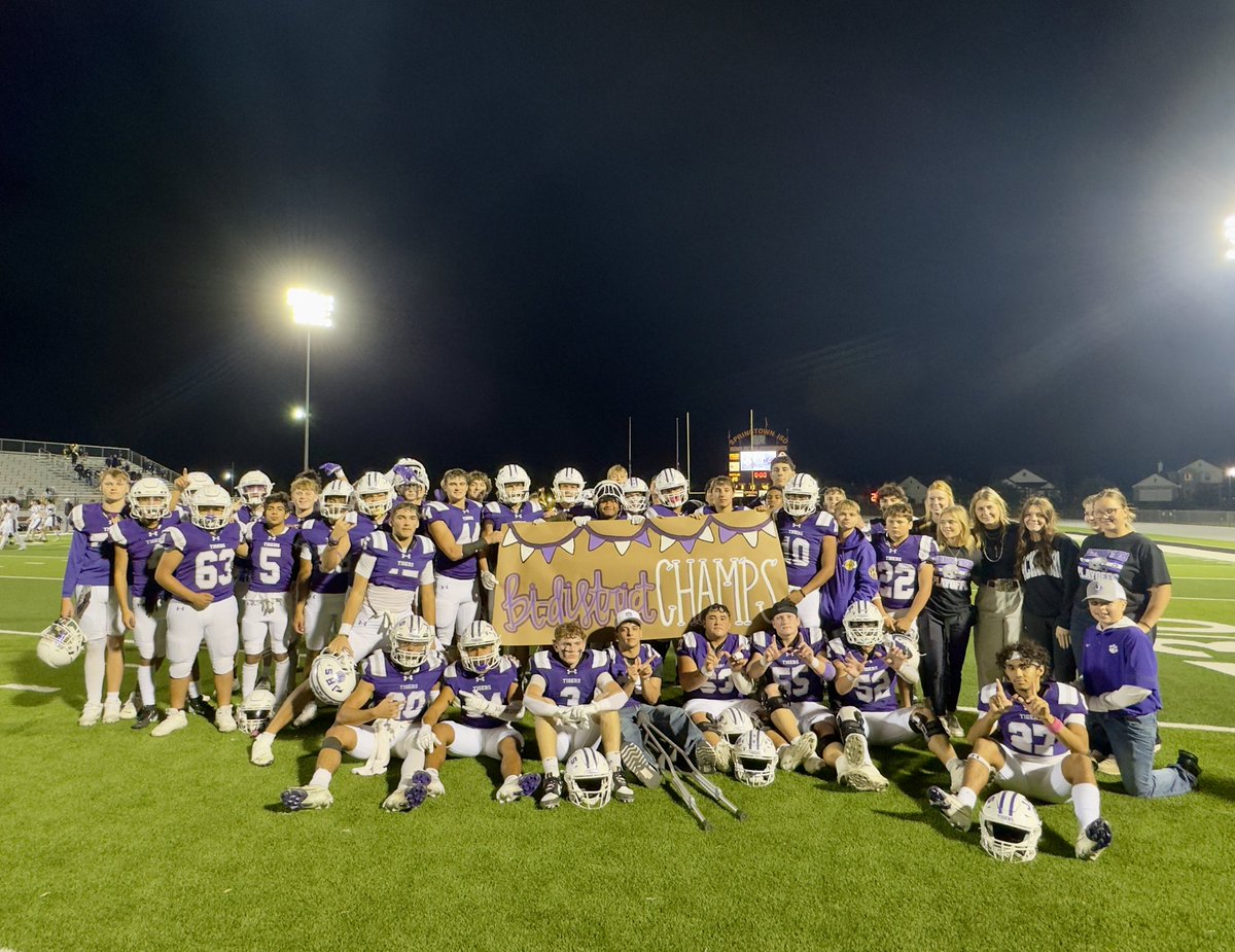 JISDSocialMedia's tweet image. 🏈 Bi-District Champs 🏈