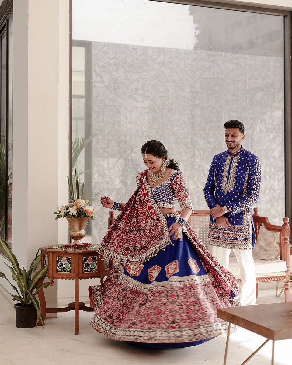 KrrishK71959470's tweet image. टीम इंडिया के ऑलराउंडर अक्षर पटेल ने अपनी मेहनत, जज़्बे और प्यार से जुड़ा एक खूबसूरत पल अपने फैंस के साथ शेयर किया है। अक्षर ने अपनी पत्नी के साथ इंस्टाग्राम पर कुछ दिल छू लेने वाली तस्वीरें पोस्ट कीं.

#AksharPatel #DreamHome #NewBeginnings #IndianCricketer