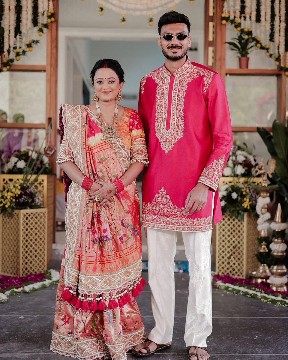 KrrishK71959470's tweet image. टीम इंडिया के ऑलराउंडर अक्षर पटेल ने अपनी मेहनत, जज़्बे और प्यार से जुड़ा एक खूबसूरत पल अपने फैंस के साथ शेयर किया है। अक्षर ने अपनी पत्नी के साथ इंस्टाग्राम पर कुछ दिल छू लेने वाली तस्वीरें पोस्ट कीं.

#AksharPatel #DreamHome #NewBeginnings #IndianCricketer