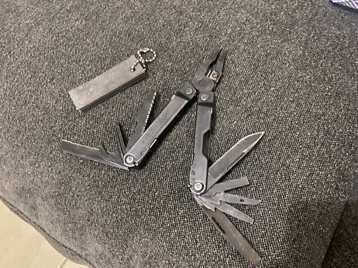 Tenía muchos años sin comprar nada en el buen fin, pero ya pedí una Leatherman Arc para celebrar que cumplí 11 años con una Rebar.