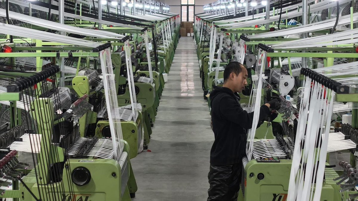 ShanghaiEye's tweet image. 🇨🇳#Baigou (#Baoding, #Hebei) houses 7,000+ luggage manufacturers, with annual capacity of 1 billion pieces. 2024 revenue: 47.1B yuan; market procurement exports: 9.44B yuan, sold to 201 countries/regions.🧳🎒👝👜