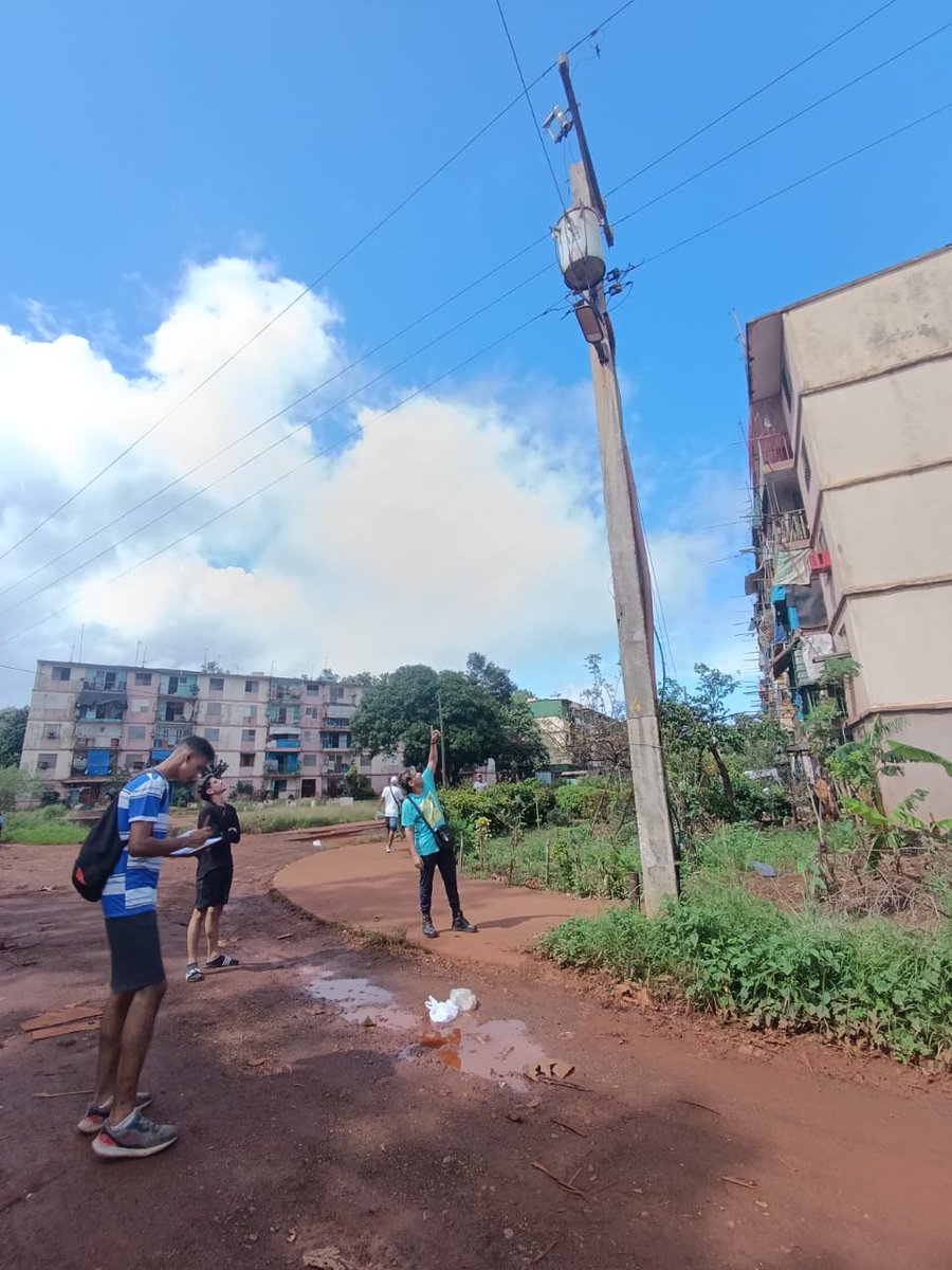 yurisley_valdes's tweet image. El programa de #FormaciónDual avanza con fuerza: Est de #Eléctrica de 3ro y 4to año están apostando al desarrollo del sector #Electroenergético. Fortalecen sus competencias y profesionalismo, demostrando un firme compromiso social. Jóvenes que construyen el futuro @UniversidadMoa